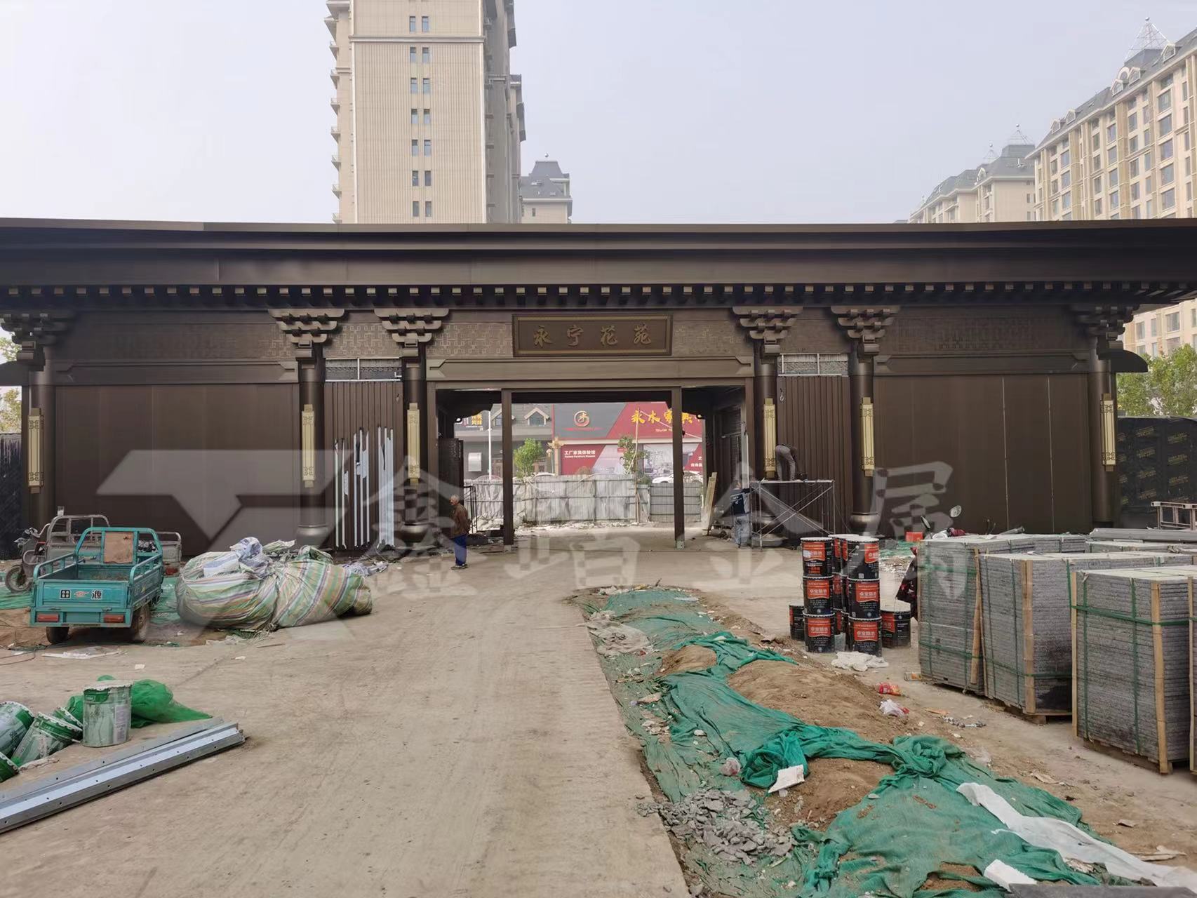 河北曲阳永宁花苑小区中式仿古铜金属门楼
